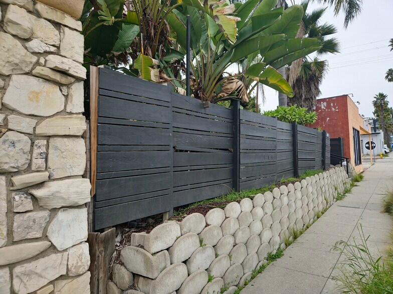 More Photos Of 3127 Santa Monica Blvd, Santa Monica Freestanding For Lease