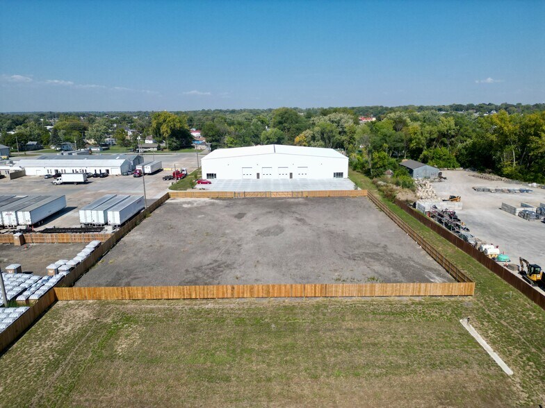 More Photos Of 4475 NE 3rd St, Des Moines Flex For Lease