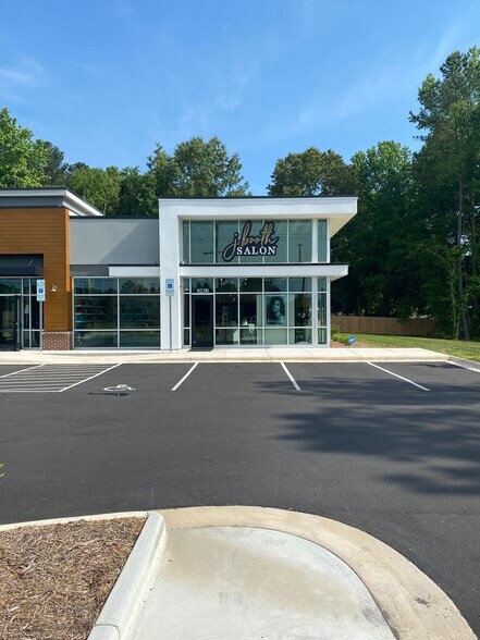 More Photos Of 819 Oakridge Farm Hwy, Mooresville Storefront Retail Office For Lease