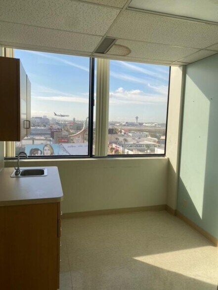 More Photos Of 8540 S Sepulveda Blvd, Los Angeles Medical For Lease