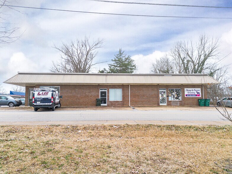 More Photos Of 200 Linden Ave, Hohenwald Loft Creative Space For Sale