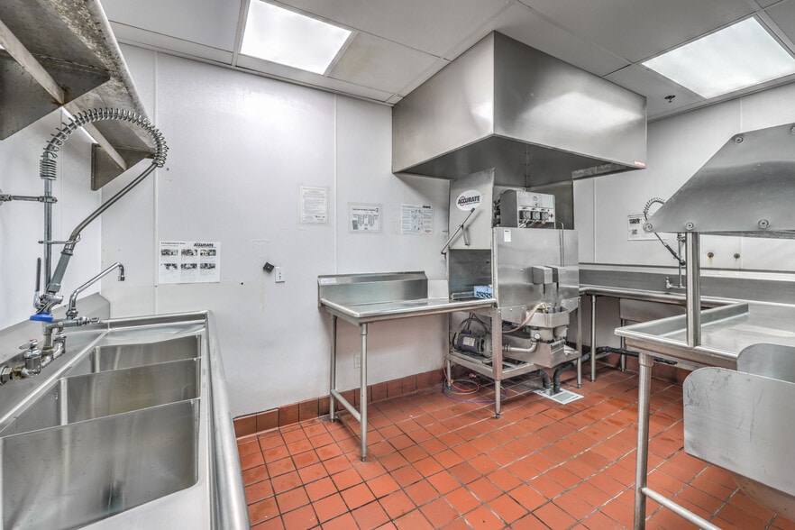 More Photos Of 5321 Cameron St, Las Vegas General Retail For Sale