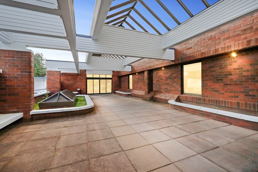 More Photos Of 500 NE Lilly Rd, Olympia Medical For Lease