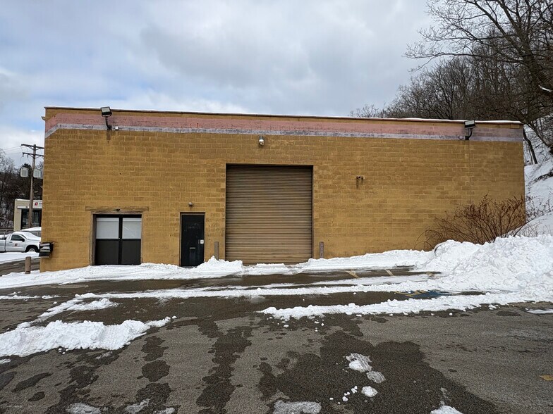 More Photos Of 1371 Saw Mill Run Blvd, Pittsburgh Warehouse For Lease