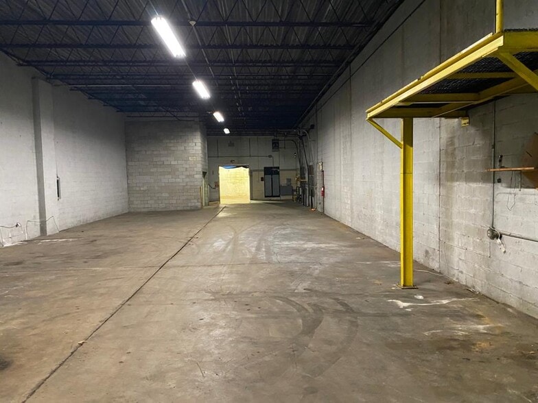 More Photos Of 164-168 Manchester pl, Newark Distribution For Lease