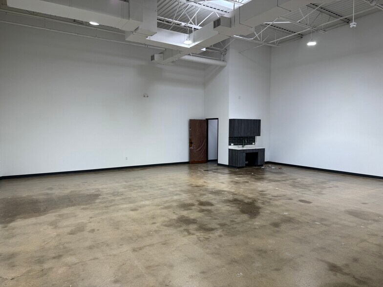 More Photos Of 4746 Memphis St, Dallas Light Distribution For Lease