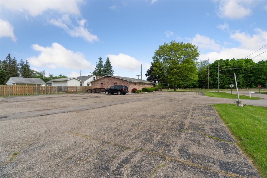 More Photos Of 4344 Richfield Rd, Flint Office For Sale