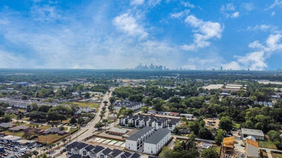 More Photos Of 316 Thornton Rd, Houston Apartments For Sale