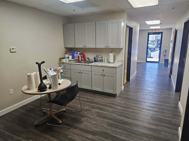 More Photos Of 424 Kelley Dr, West Berlin Light Distribution For Lease