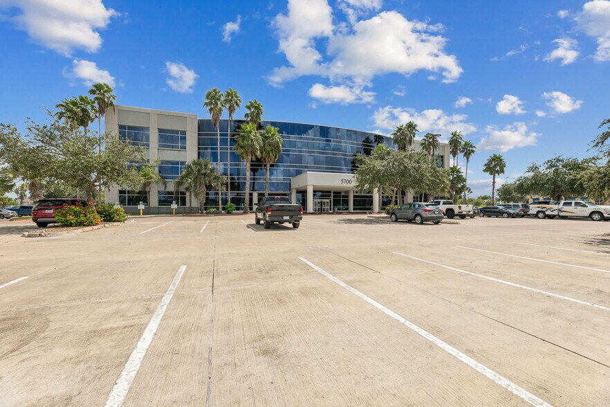 More Photos Of 5700 N Exp 77/83, Brownsville Medical For Sale