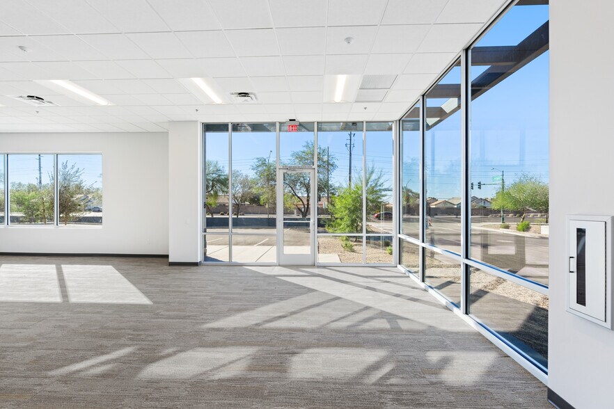 More Photos Of 2908 W Deer Valley Rd, Phoenix Warehouse For Sale