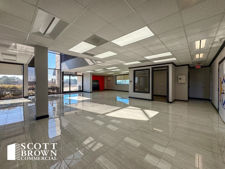 More Photos Of 1001 S Interstate 35 E, Denton Storefront Retail Office For Lease