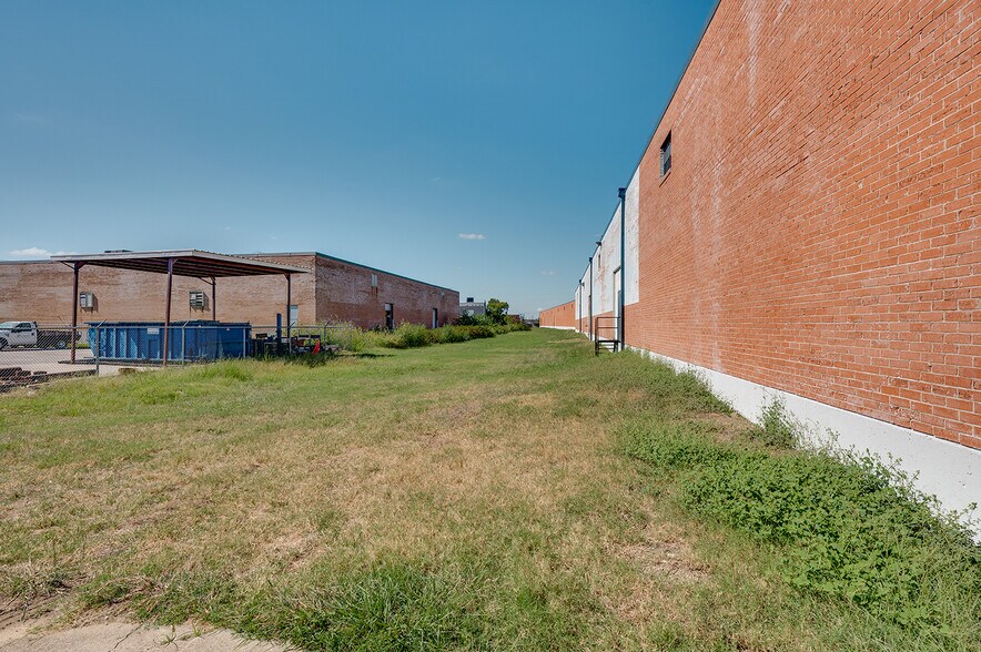 More Photos Of 1262 Viceroy Dr, Dallas Manufacturing For Lease
