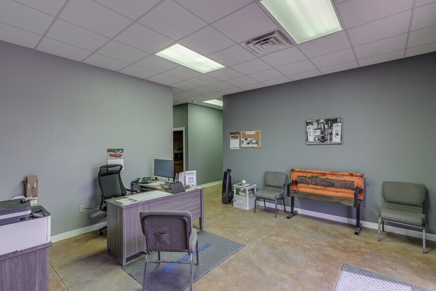 More Photos Of 169 Sterling Ave, West Monroe Flex For Sale