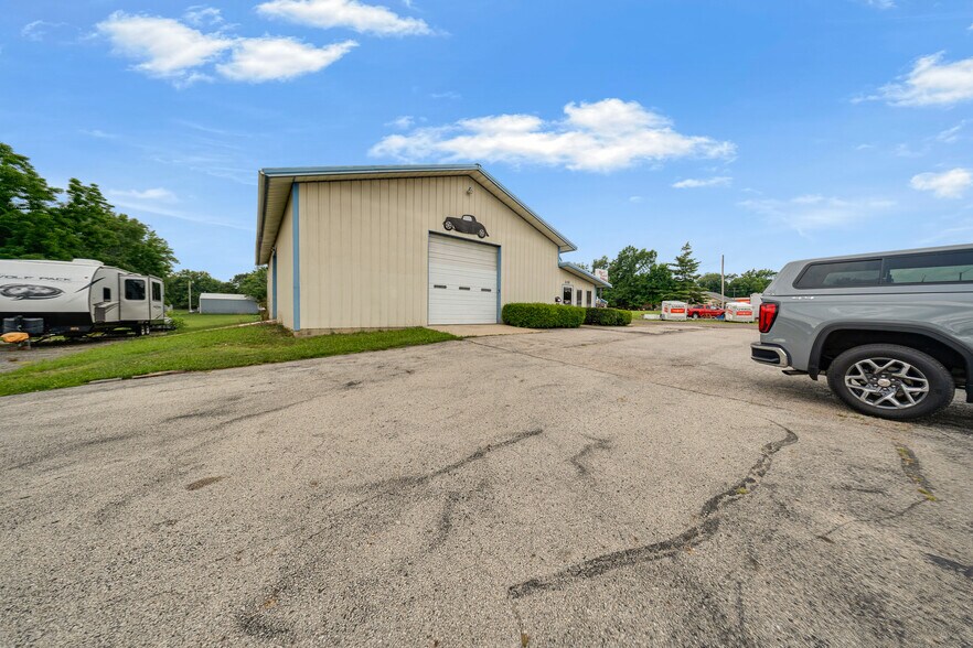 More Photos Of 305 W Scenic Rivers Blvd, Salem Specialty For Sale