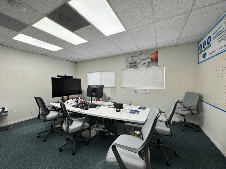 More Photos Of 457 Palm Dr, Glendale Loft Creative Space For Lease