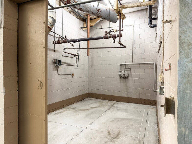 More Photos Of 537 S Glendora Ave, West Covina Freestanding For Lease