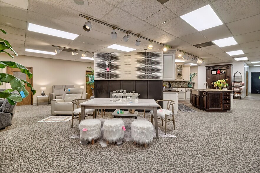 More Photos Of 1076 Sunset Blvd, West Columbia Flex For Sale