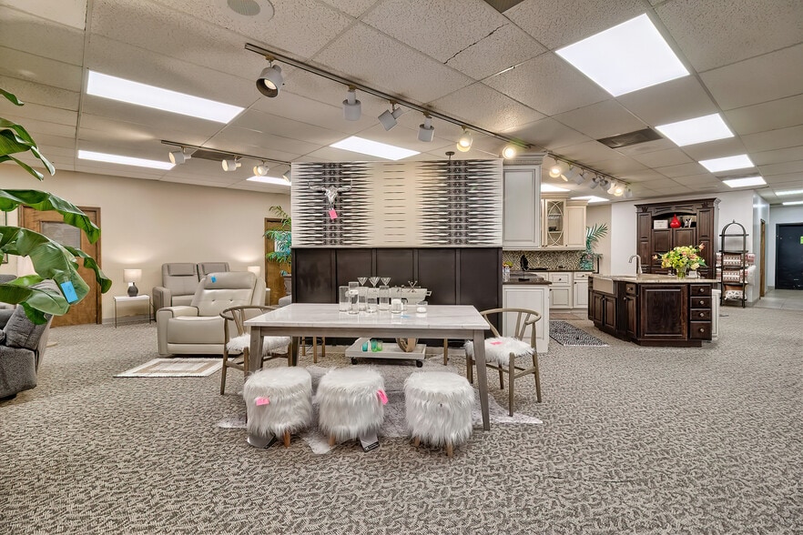 More Photos Of 1076 Sunset Blvd, West Columbia Showroom For Lease