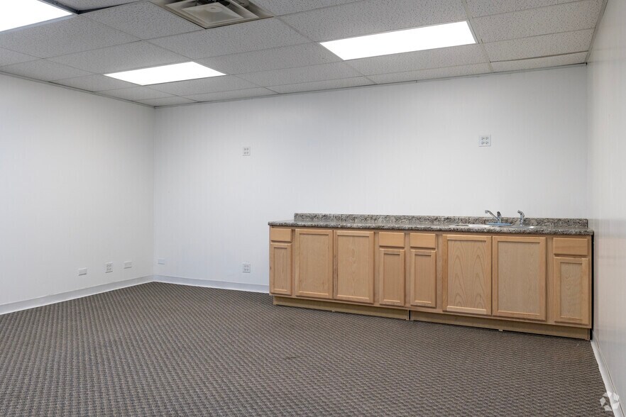 More Photos Of 5744 W Irving Park Rd, Chicago Office Residential For Lease