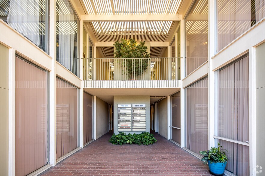 More Photos Of 3505 Long Beach Blvd, Long Beach Loft Creative Space For Lease