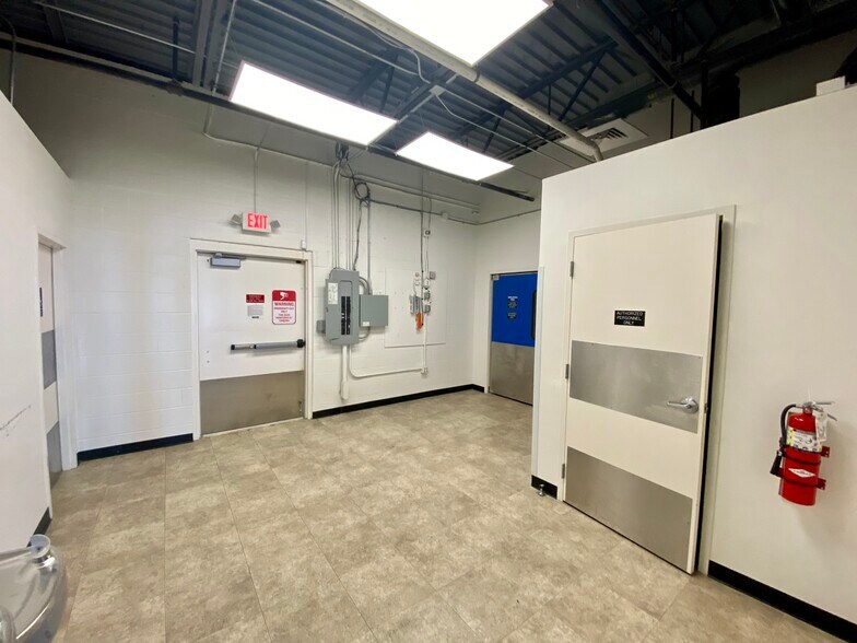 More Photos Of 1203 W Ferdon St, Litchfield Storefront For Lease