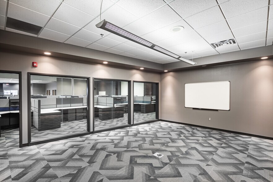 More Photos Of 921-929 Marthas Way, Hiawatha Light Distribution For Sale