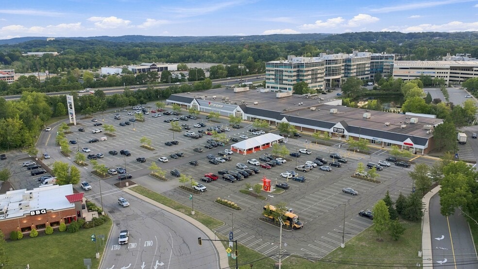 More Photos Of 2 Elm St, Woburn Freestanding For Lease