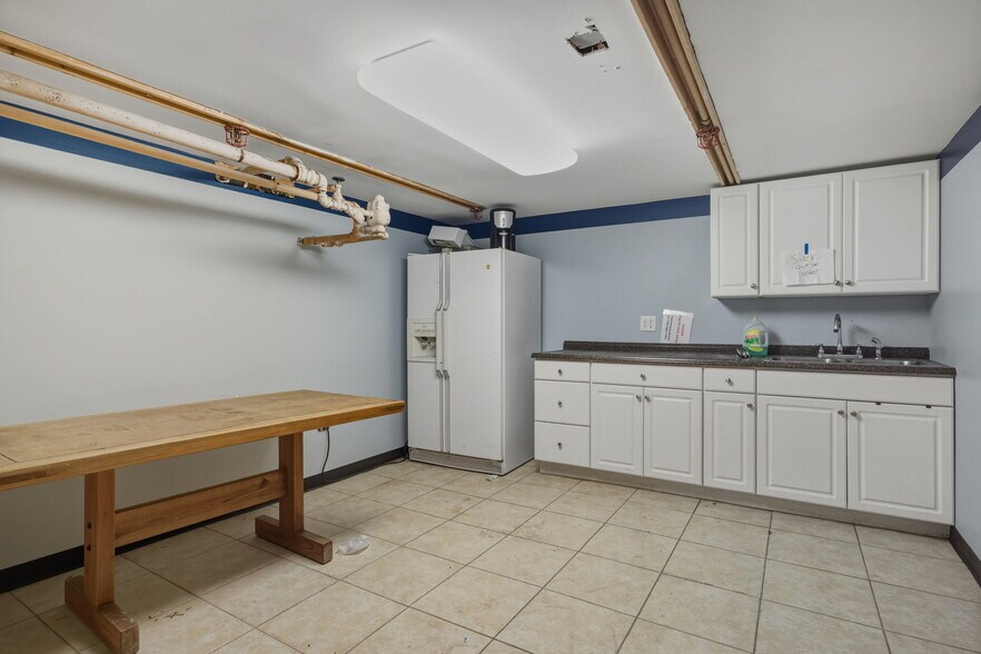 More Photos Of 21-27 N Central Ave, Staunton Office For Lease