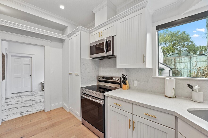 More Photos Of 235 Westheimer Rd, Houston Apartments For Sale