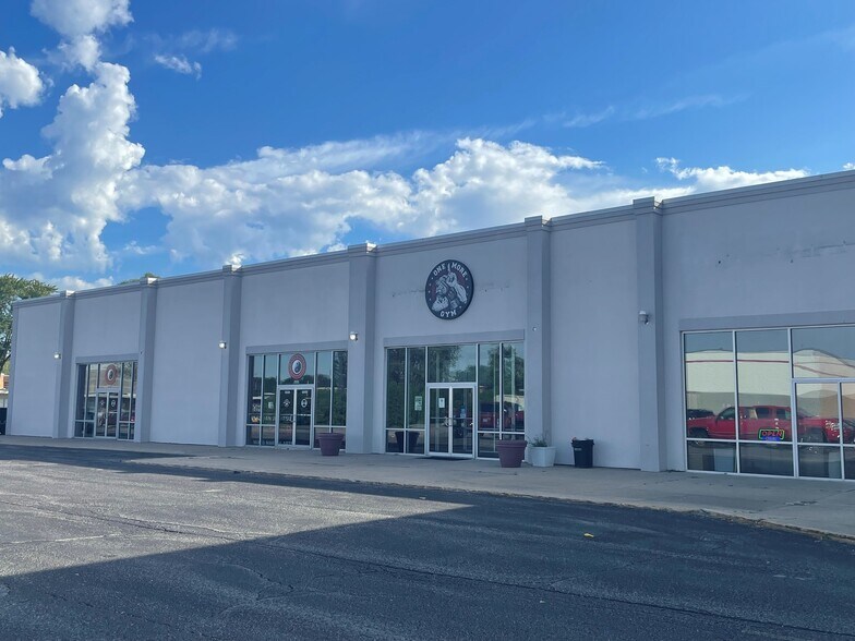 More Photos Of 6063-6091 Broadway, Merrillville General Retail For Lease