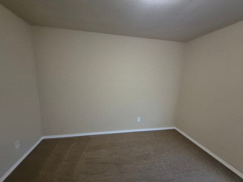 More Photos Of 8710 Vista de Nubes, Converse Apartments For Sale