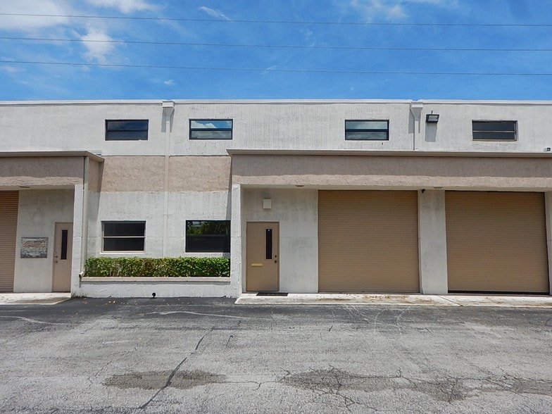 More Photos Of 4199 N Dixie Hwy, Boca Raton Warehouse For Lease