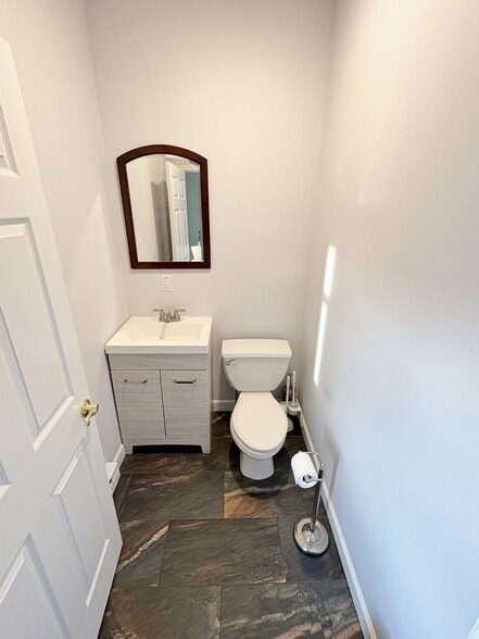 More Photos Of 144 Main St, Gardiner Warehouse For Lease