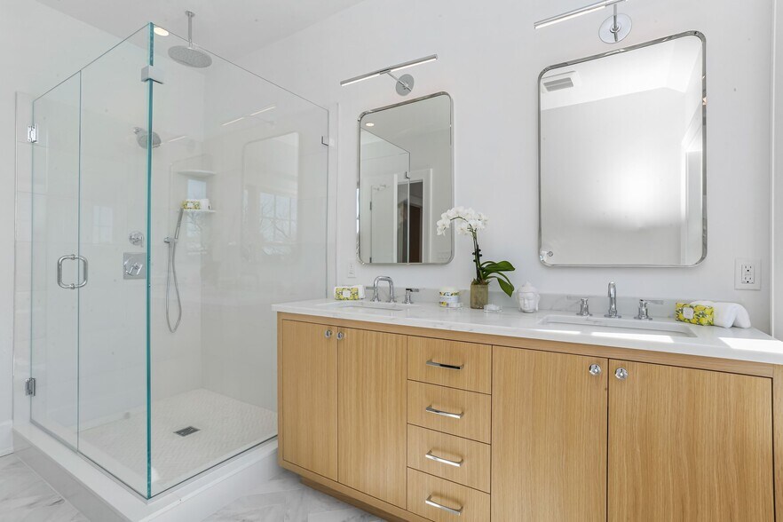 More Photos Of 25 Henry St, Greenwich Apartments For Sale