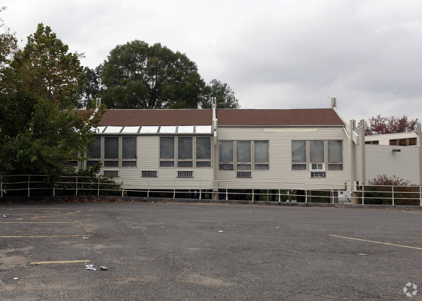 More Photos Of 5632 Annapolis Rd, Bladensburg Medical For Sale