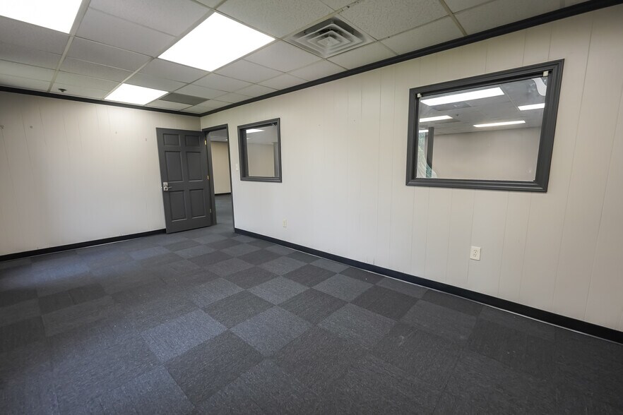 More Photos Of 1125 Hayes Industrial Dr, Atlanta Warehouse For Sale