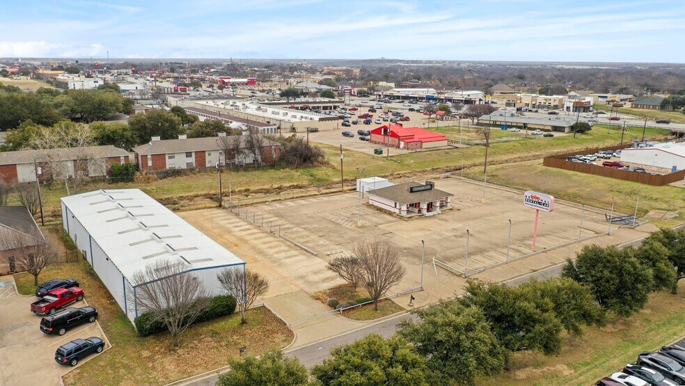 More Photos Of 240 Exchange St, Burleson Auto Dealership For Sale