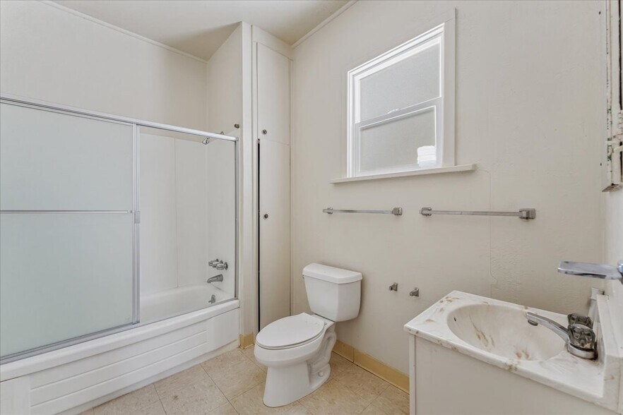 More Photos Of 17604 US-97 Hwy, Weed Apartments For Sale