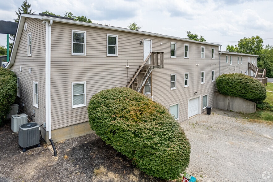 More Photos Of 606 Crystal Pl, La Grange Freestanding For Lease