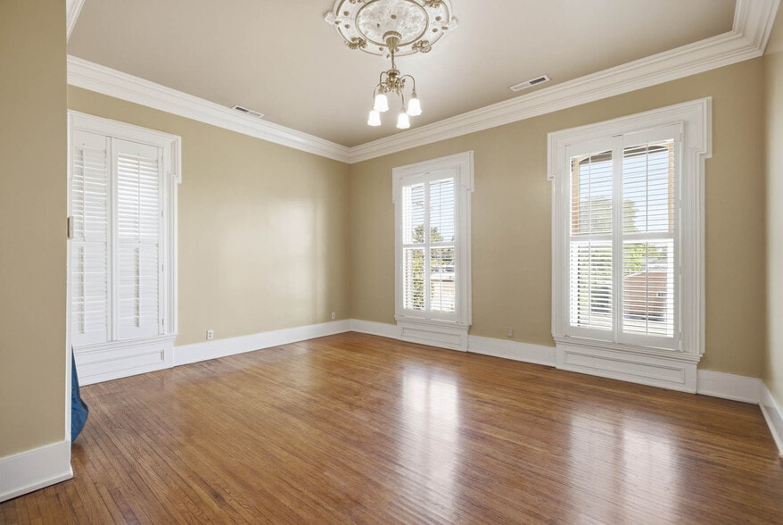 More Photos Of 303 E 4th St, Owensboro Office For Sale