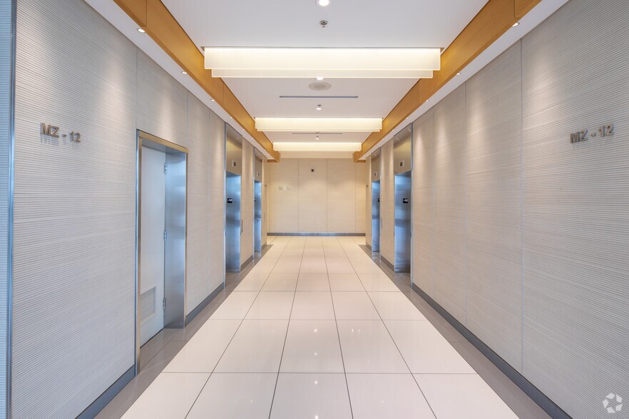 More Photos Of 200 Granville St, Vancouver Office For Sale