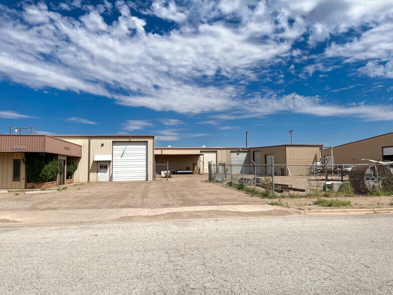 More Photos Of 3509 Globe Ave, Lubbock Warehouse For Lease