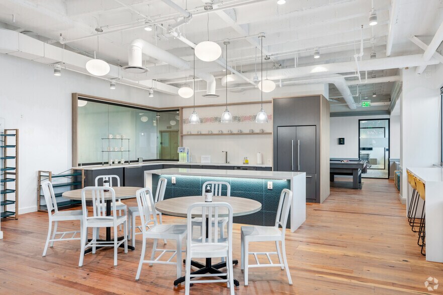More Photos Of 6400 Arlington Blvd, Falls Church Office For Lease