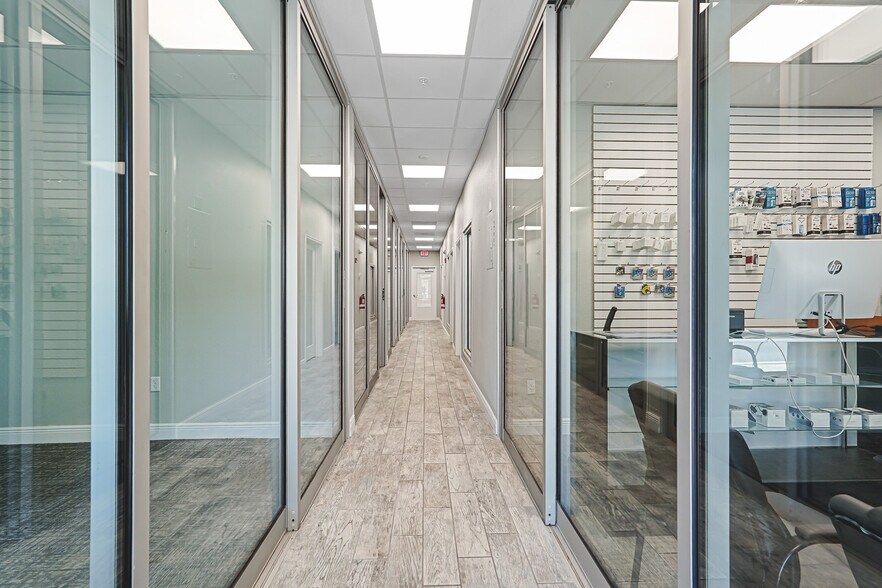 More Photos Of 817 Manatee Ave W, Bradenton Medical For Lease