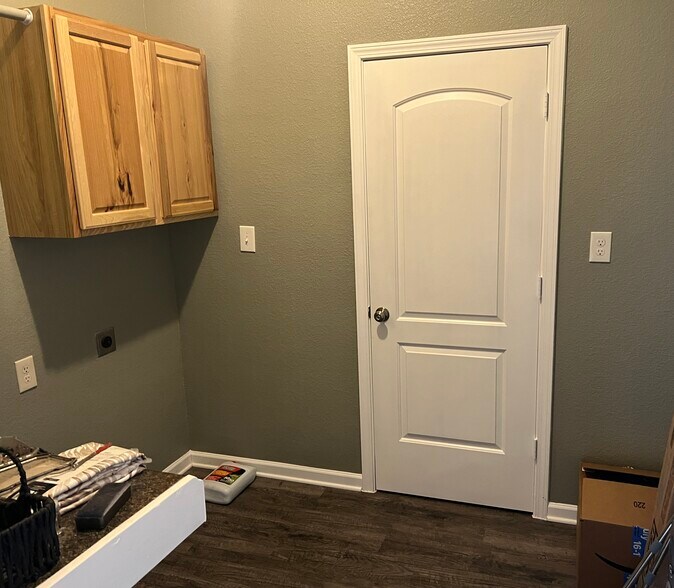 More Photos Of 15014 Iowa St, Austin Office Residential For Sale