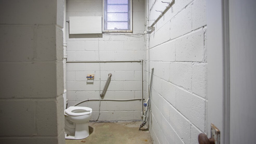 More Photos Of 3812 Bennington Ave, Kansas City Industrial For Sale