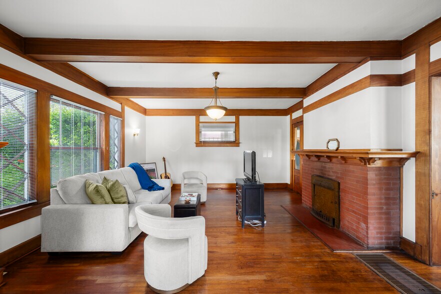 More Photos Of 1042-1052 Adella Ave, Coronado Apartments For Sale