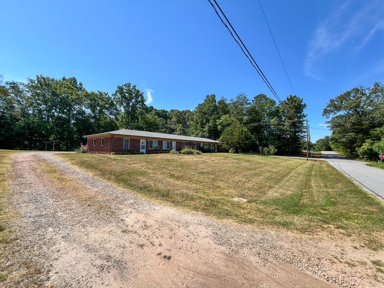 More Photos Of 144 Nottingham Dr, Forest City Apartments For Sale
