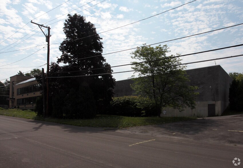 More Photos Of 400 Clinton St, Fayetteville Manufacturing For Lease